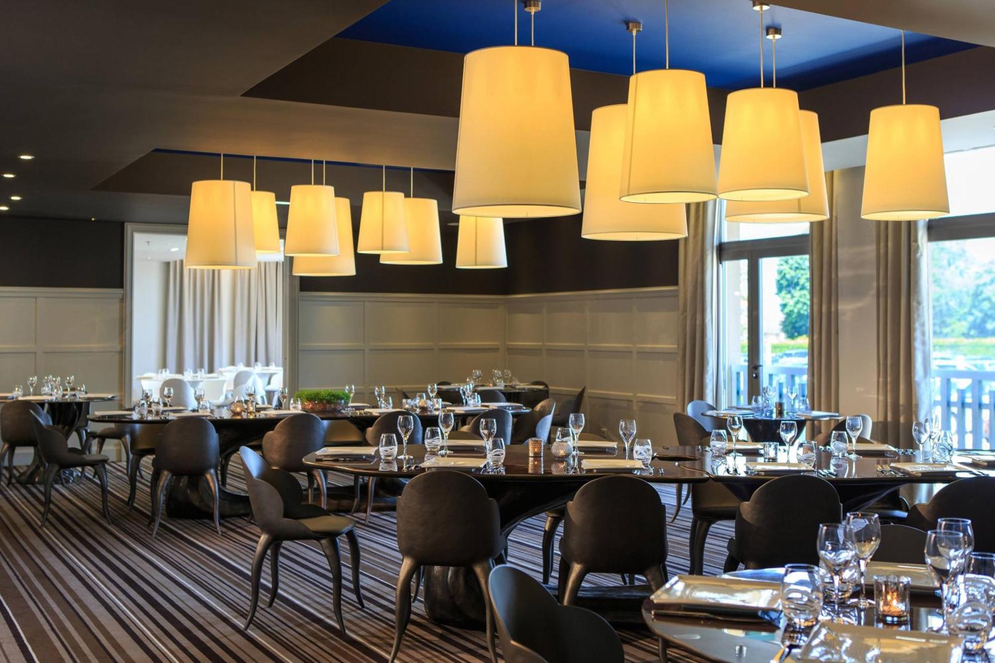 Renaissance Paris Hippodrome De St. Cloud Hotel Rueil-Malmaison Bagian luar foto