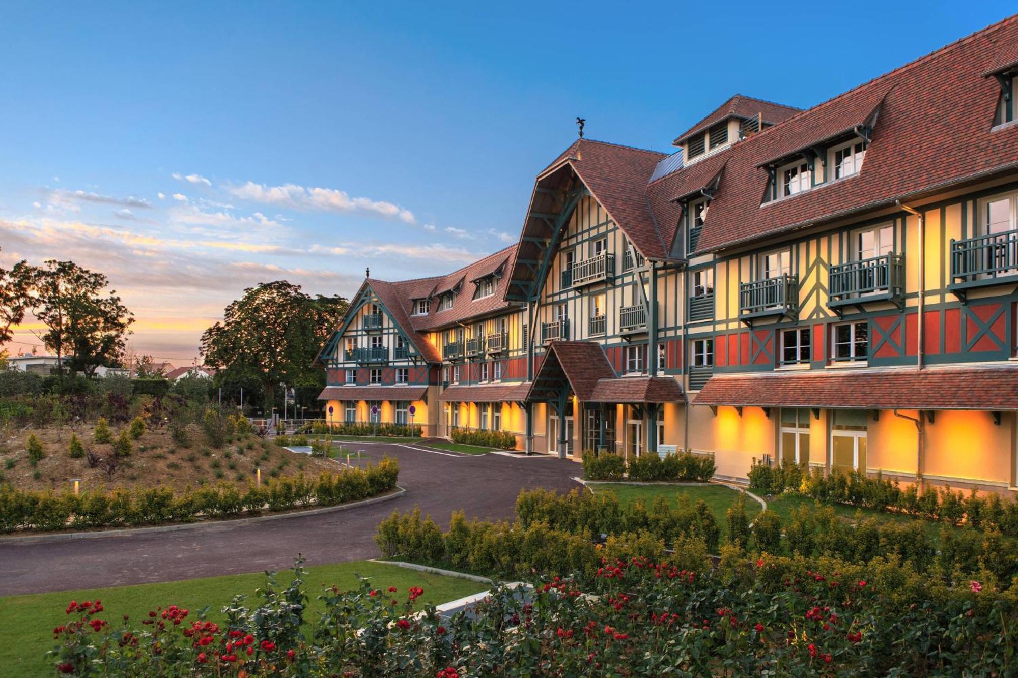 Renaissance Paris Hippodrome De St. Cloud Hotel Rueil-Malmaison Bagian luar foto