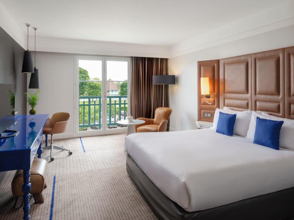 Renaissance Paris Hippodrome De St. Cloud Hotel Rueil-Malmaison Bagian luar foto
