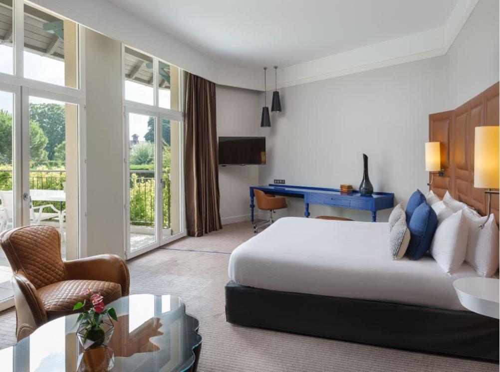 Renaissance Paris Hippodrome De St. Cloud Hotel Rueil-Malmaison Bagian luar foto