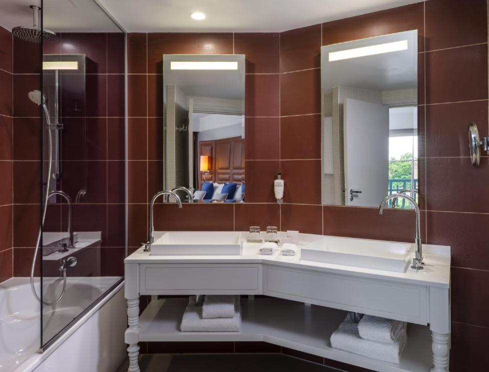 Renaissance Paris Hippodrome De St. Cloud Hotel Rueil-Malmaison Bagian luar foto