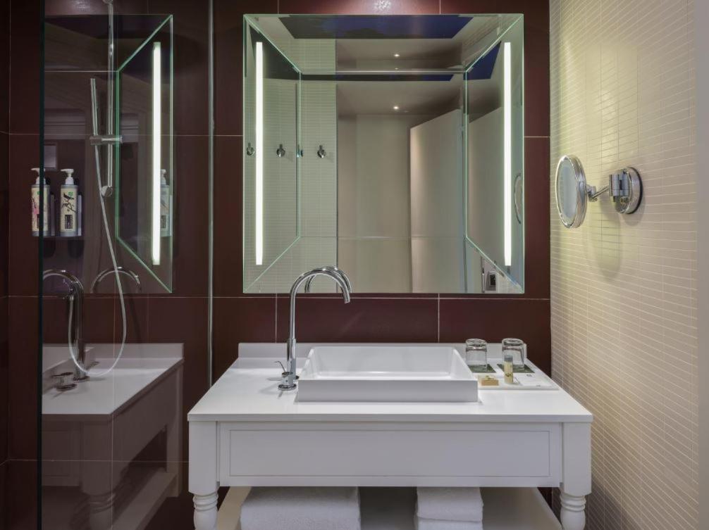 Renaissance Paris Hippodrome De St. Cloud Hotel Rueil-Malmaison Bagian luar foto