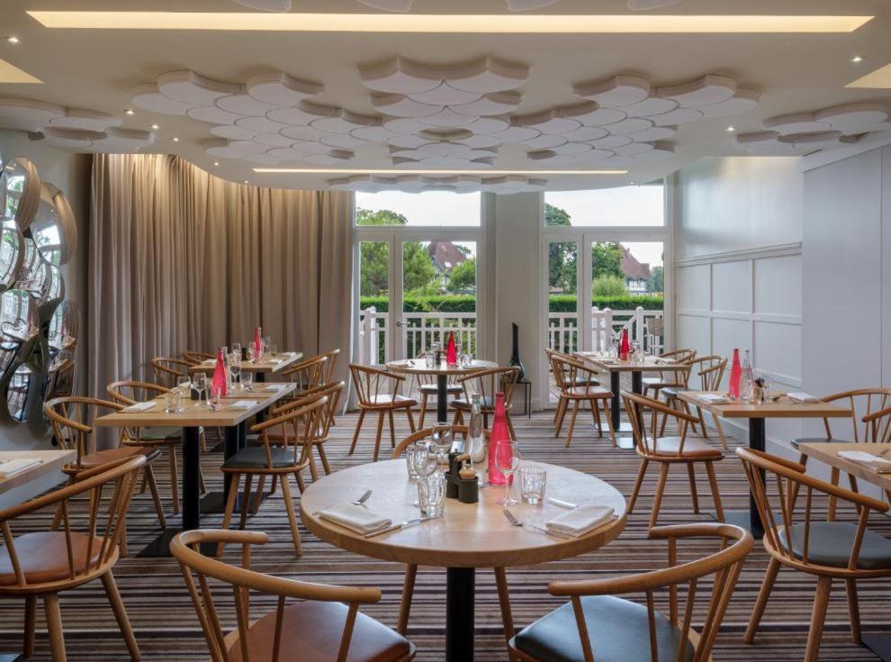 Renaissance Paris Hippodrome De St. Cloud Hotel Rueil-Malmaison Bagian luar foto