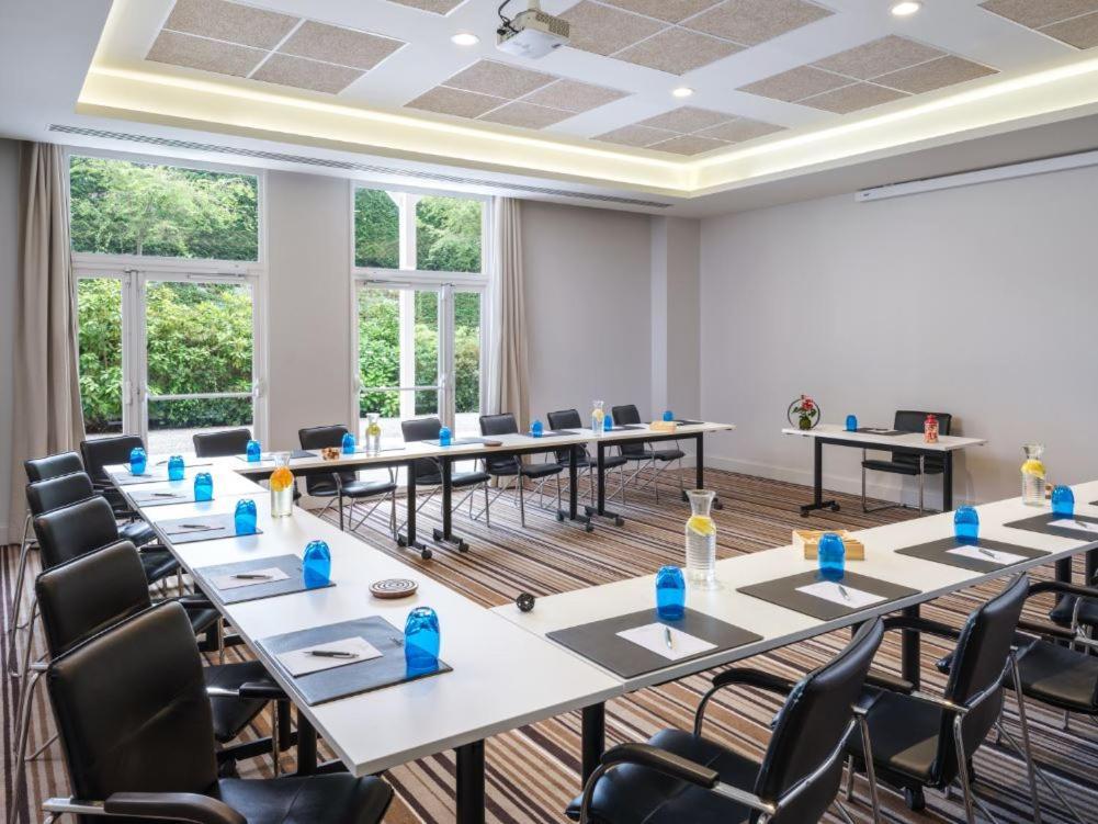 Renaissance Paris Hippodrome De St. Cloud Hotel Rueil-Malmaison Bagian luar foto