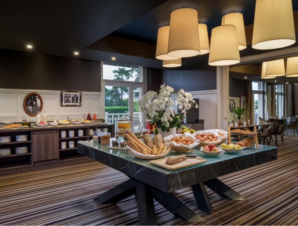 Renaissance Paris Hippodrome De St. Cloud Hotel Rueil-Malmaison Bagian luar foto