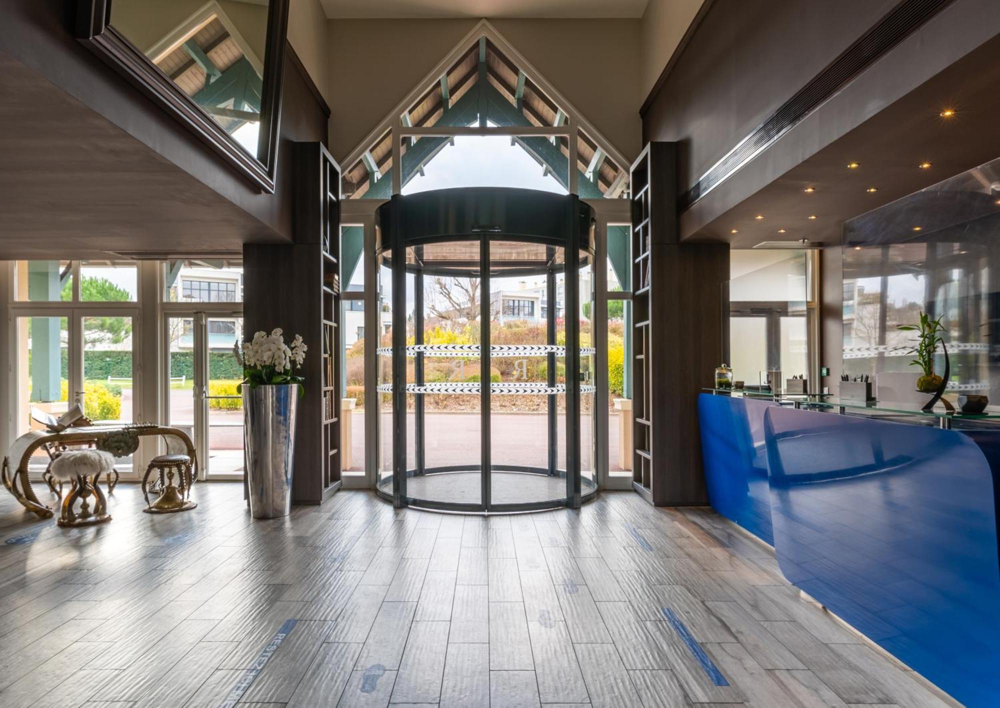 Renaissance Paris Hippodrome De St. Cloud Hotel Rueil-Malmaison Bagian luar foto