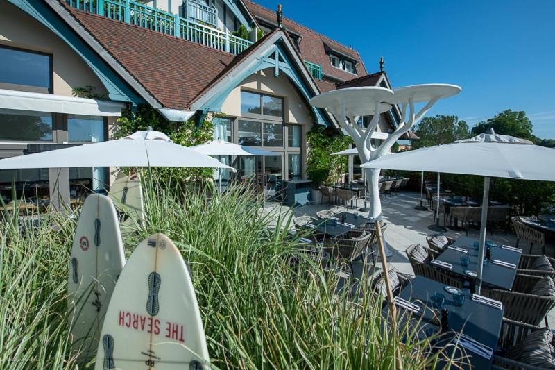 Renaissance Paris Hippodrome De St. Cloud Hotel Rueil-Malmaison Bagian luar foto