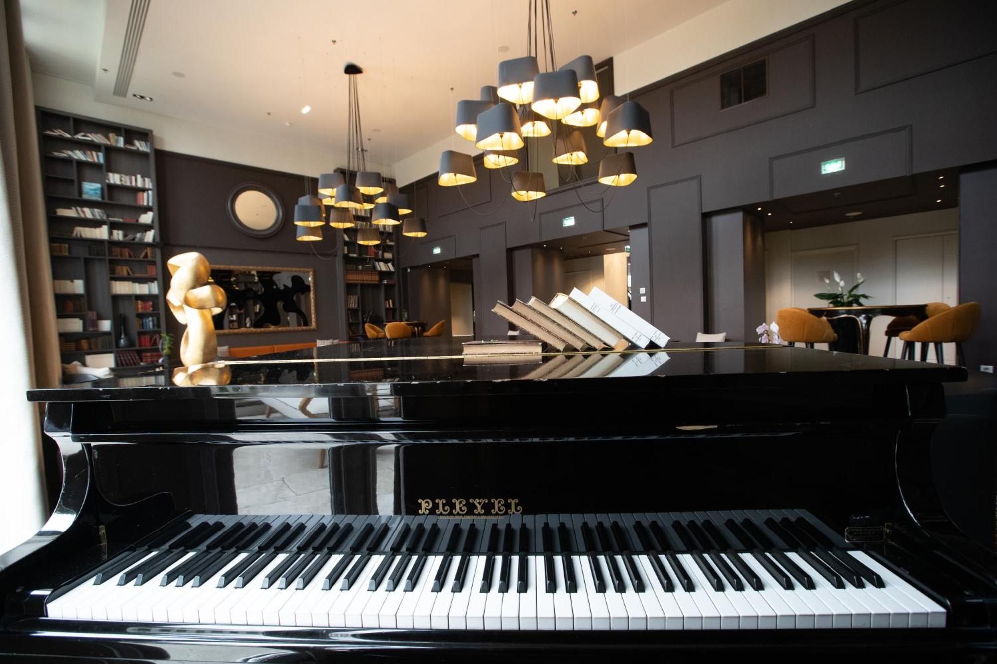 Renaissance Paris Hippodrome De St. Cloud Hotel Rueil-Malmaison Bagian luar foto