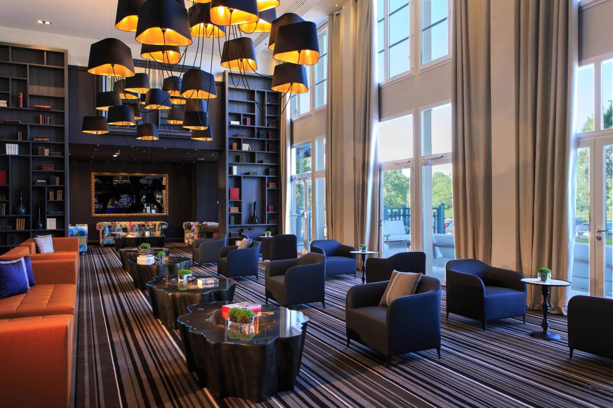 Renaissance Paris Hippodrome De St. Cloud Hotel Rueil-Malmaison Bagian luar foto