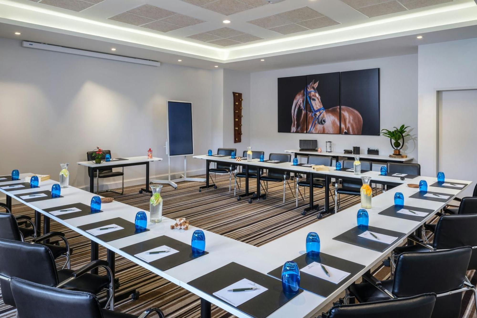 Renaissance Paris Hippodrome De St. Cloud Hotel Rueil-Malmaison Bagian luar foto