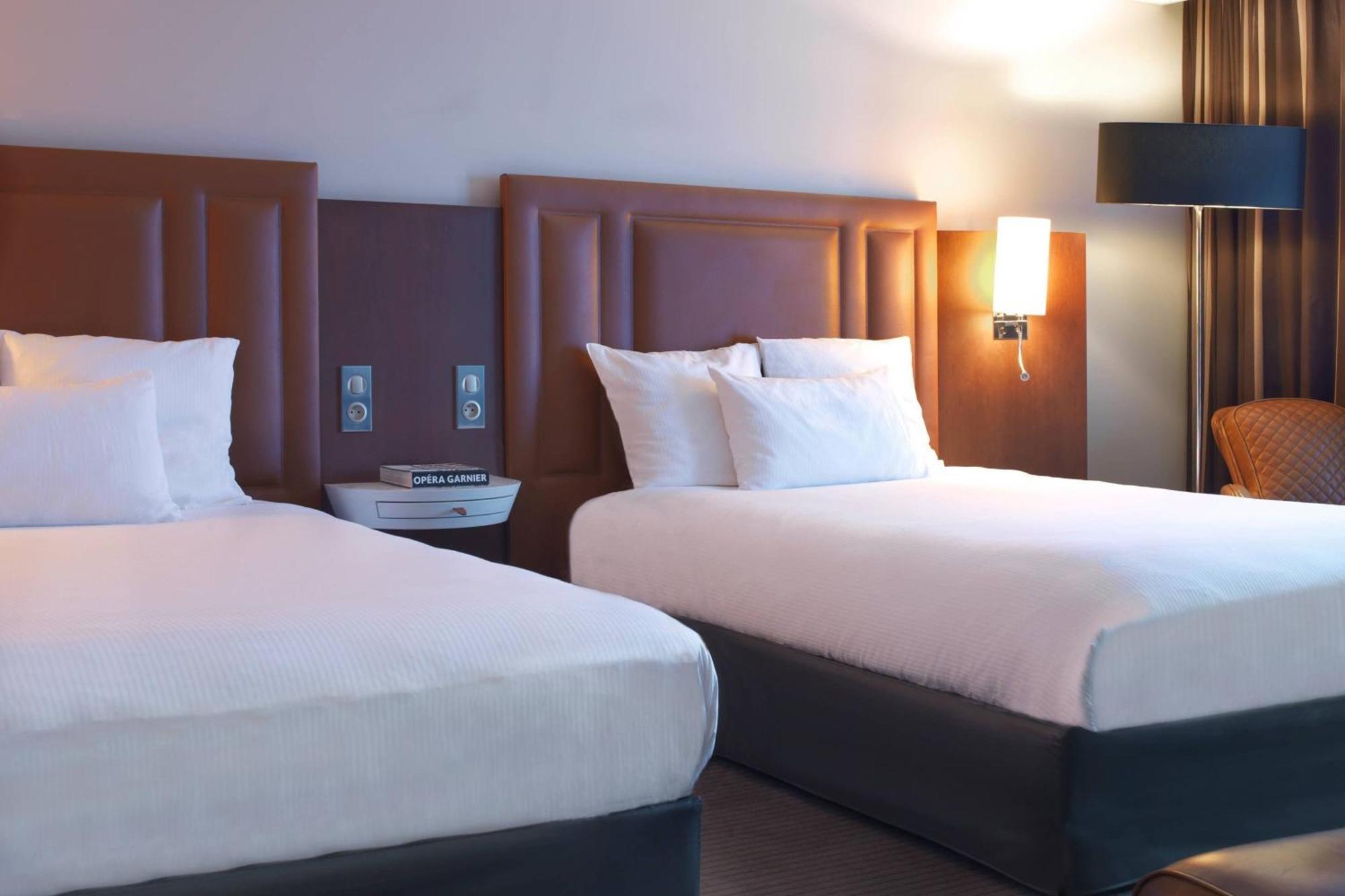 Renaissance Paris Hippodrome De St. Cloud Hotel Rueil-Malmaison Bagian luar foto