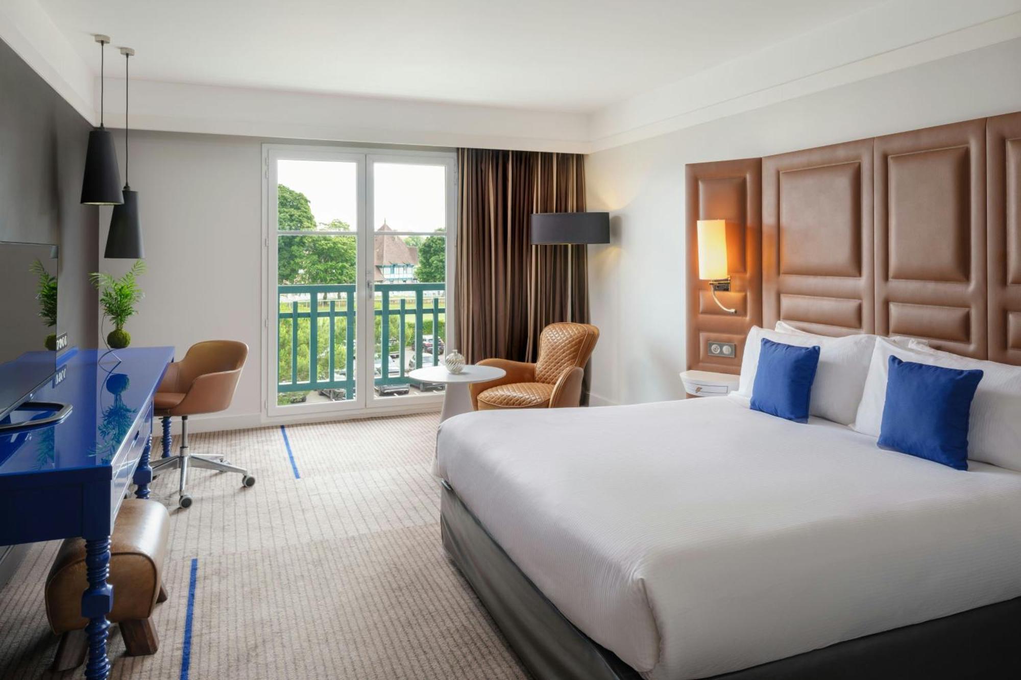 Renaissance Paris Hippodrome De St. Cloud Hotel Rueil-Malmaison Bagian luar foto