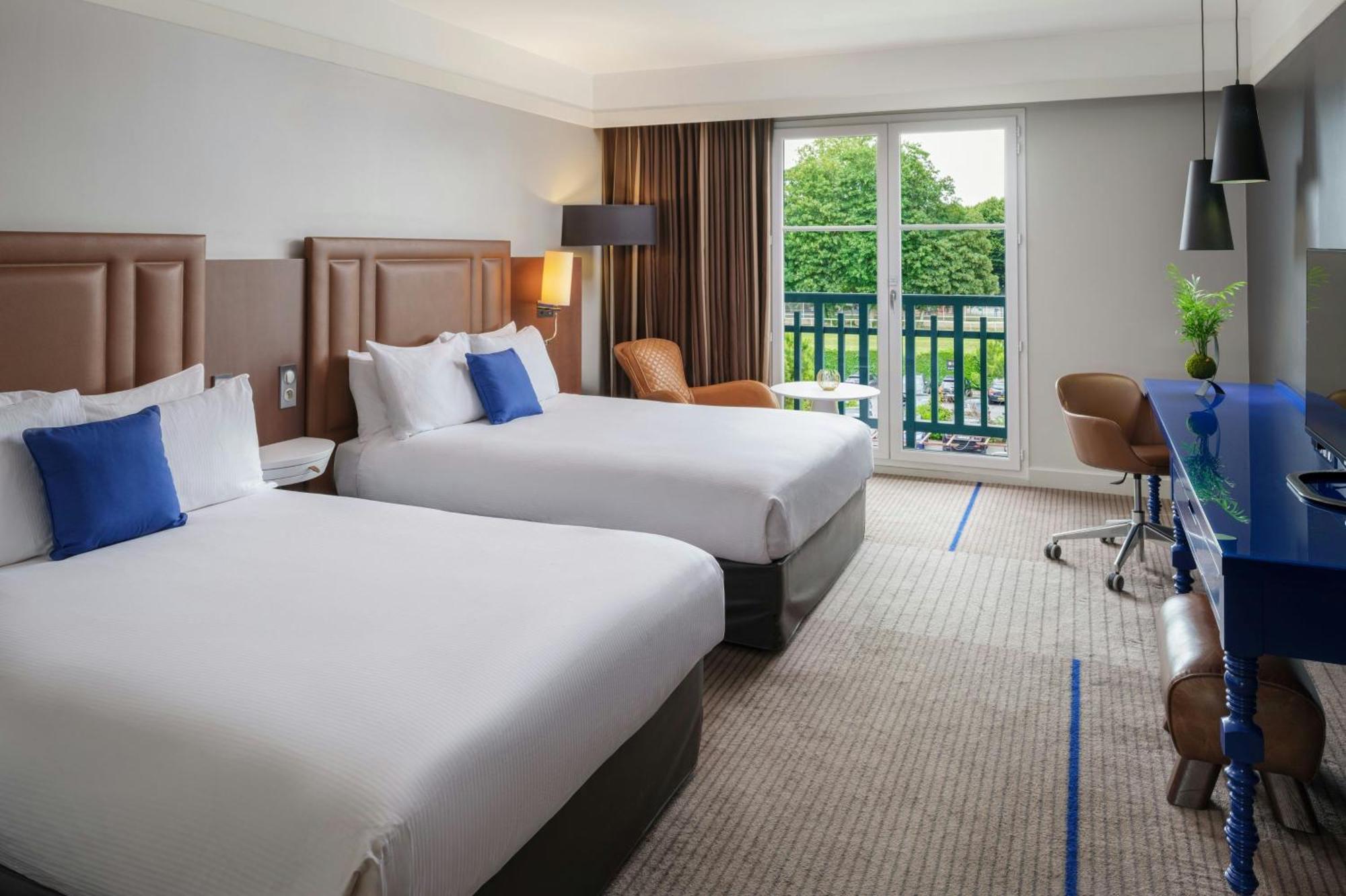 Renaissance Paris Hippodrome De St. Cloud Hotel Rueil-Malmaison Bagian luar foto