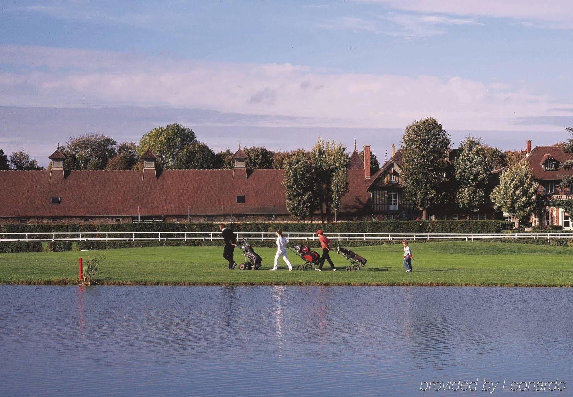 Renaissance Paris Hippodrome De St. Cloud Hotel Rueil-Malmaison Bagian luar foto