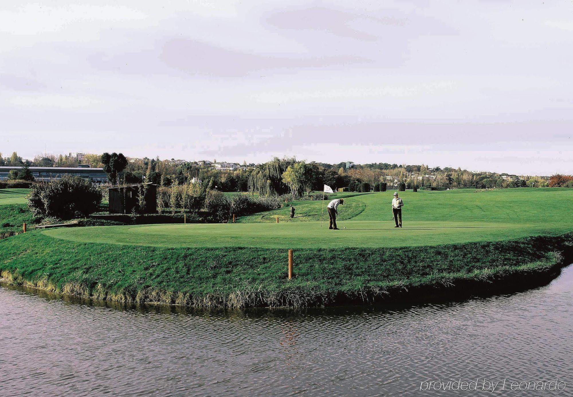 Renaissance Paris Hippodrome De St. Cloud Hotel Rueil-Malmaison Bagian luar foto